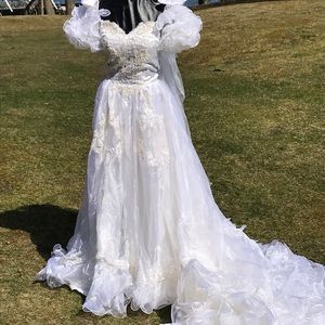 1990’s wedding dress with matching 41” veil. 6
